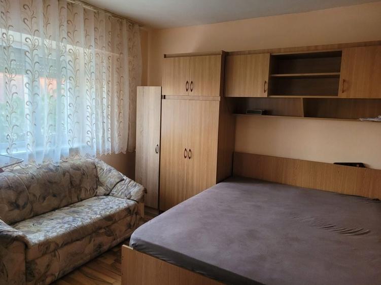 Garsonieră decomandată în Central