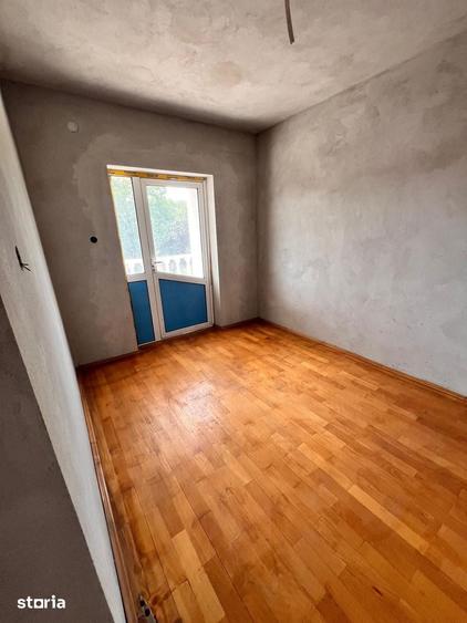Casă cu 6 camere cu Teren 732 Mp în Central