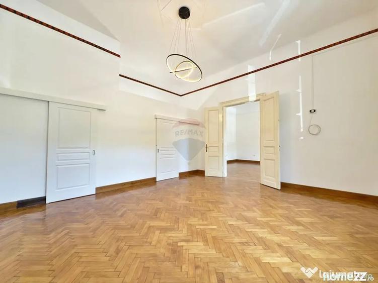 Spațiu comercial, de 100 mp, în Central