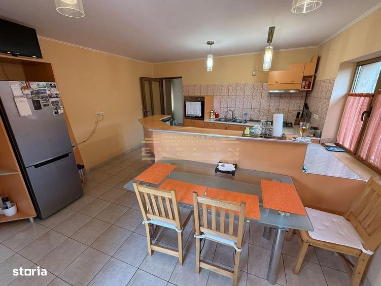 Casă cu 4 camere cu Teren 1394 Mp în Central
