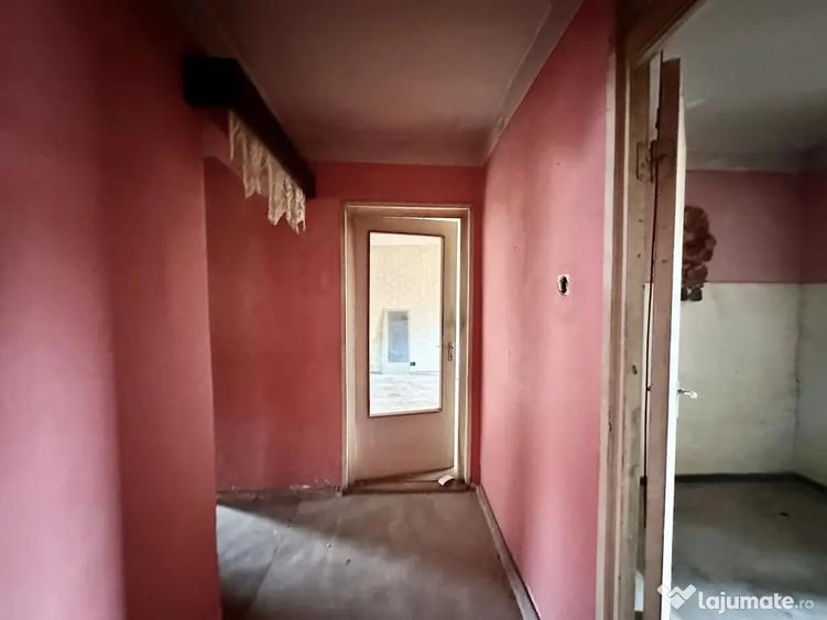 Apartament cu 3 camere decomandat în Soarelui