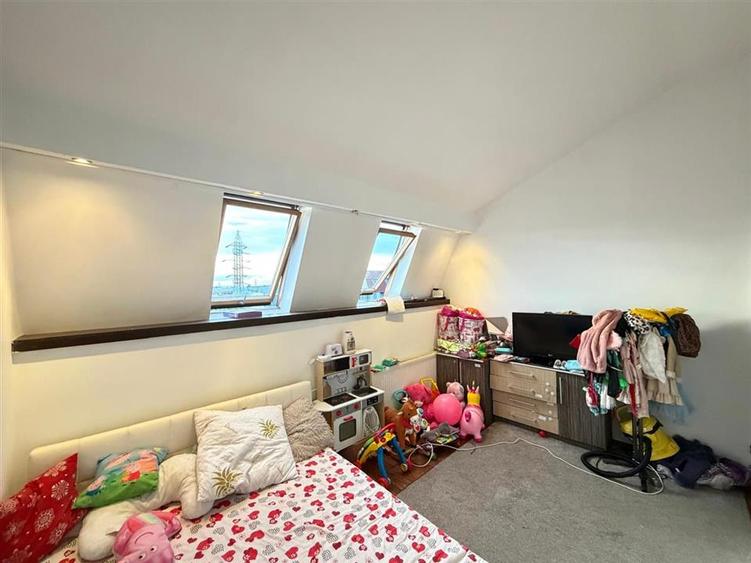 Apartament cu 3 camere decomandat în Rogerius