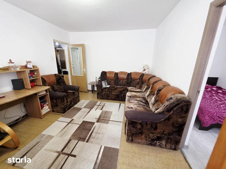 Apartament cu 3 camere nedecomandat în Malu Roșu