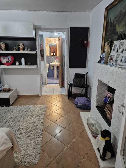 Apartament cu 3 camere semidecomandat în Drumul Găzarului