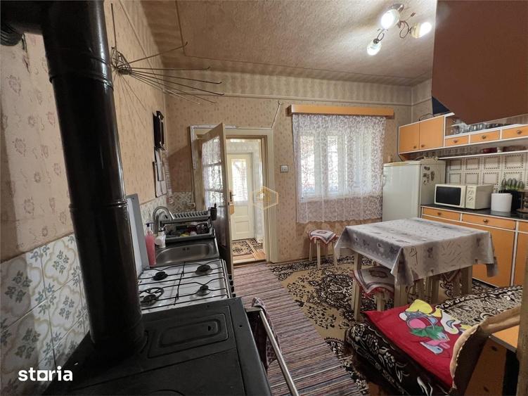 Casă cu 4 camere cu Teren 1656 Mp în Livada