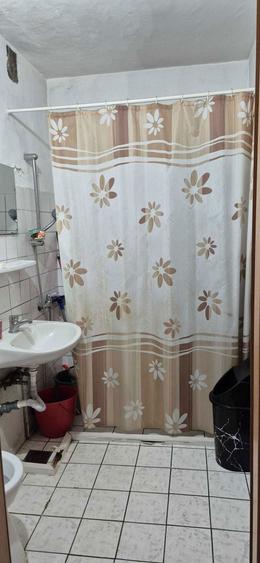 Apartament cu 3 camere semidecomandat în Govândari