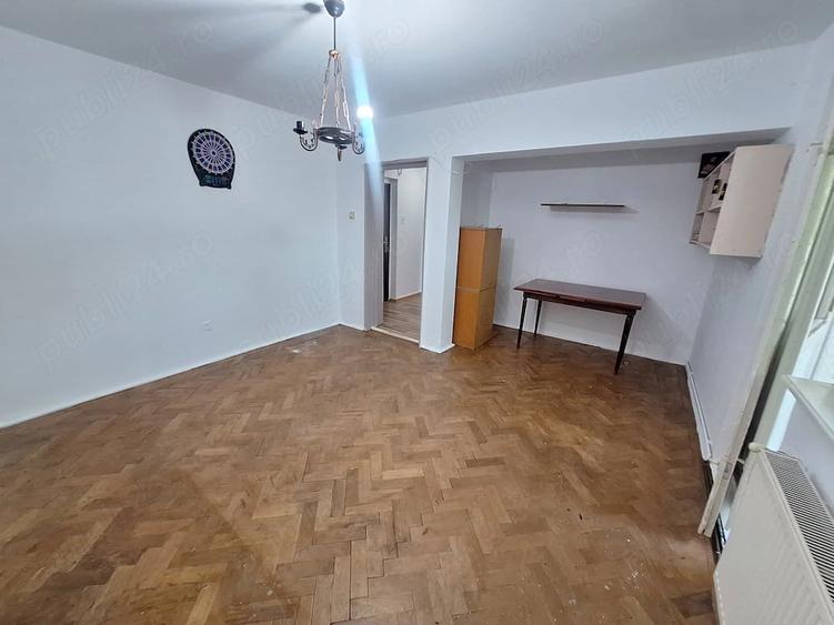 Apartament cu 3 camere decomandat în Central