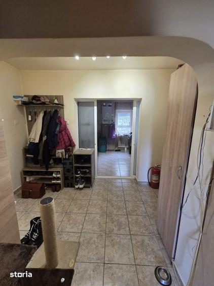 Apartament cu 4 camere decomandat, mobilat în Berceni
