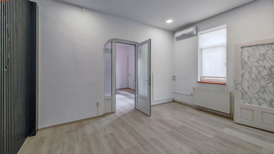 Casă individuală cu 6 camere cu Canalizare în Cantemir