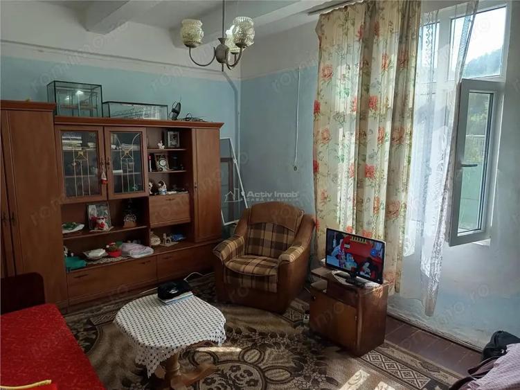 Casă cu 4 camere cu Teren 160 Mp în Anina