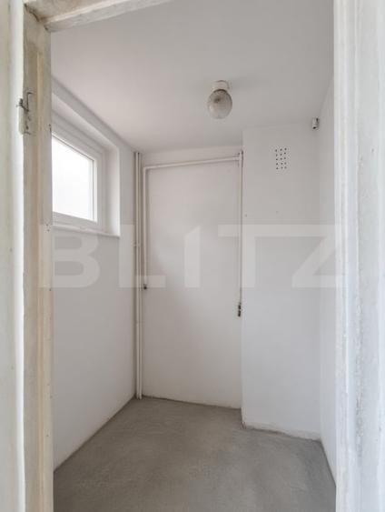 Apartament cu 3 camere semidecomandat în 22 Decembrie