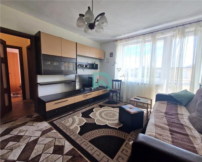 Apartament cu 3 camere semidecomandat în Tractorul