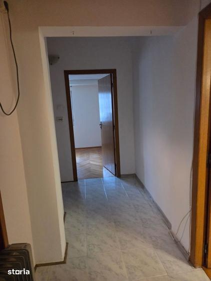 Apartament cu 3 camere semidecomandat în Cotroceni