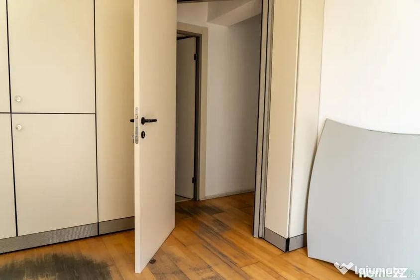 Apartament cu 4 camere semidecomandat în Ultracentral