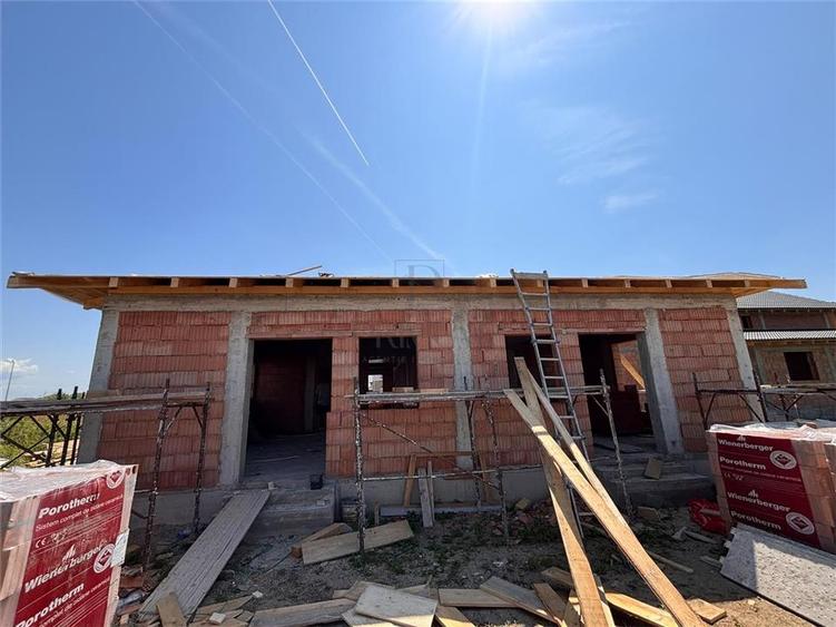 Duplex cu 4 camere cu Canalizare în Moșnița Nouă