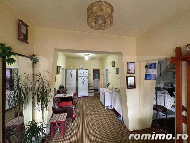 Casă cu 8 camere cu Teren 260 Mp în Central