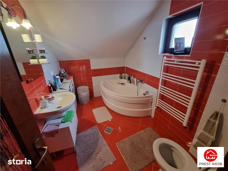Casă cu 6 camere cu Teren 2200 Mp în Sâncraiu de Mureș