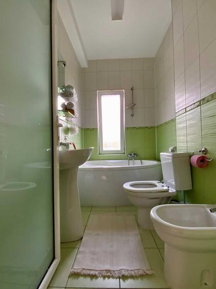 Casă cu 4 camere decomandat cu Teren 2000 Mp în Central