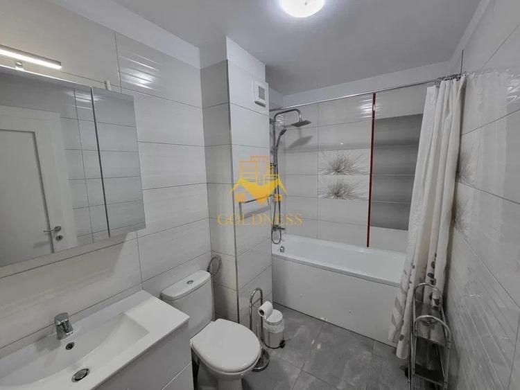 Apartament cu 3 camere semidecomandat în Dâmbul Rotund