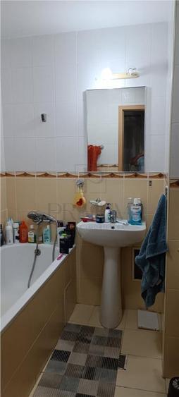 Apartament cu 4 camere decomandat în Aradului