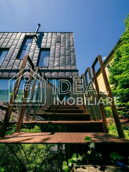 Casă individuală cu 7 camere cu Canalizare în Calea Dumbrăvii