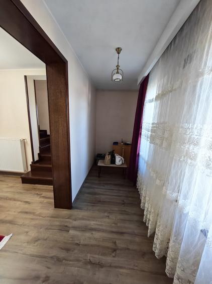 Casă individuală cu 5 camere cu Canalizare în Mihail Kogălniceanu
