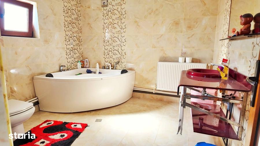 Casă cu 3 camere cu Teren 400 Mp în Central