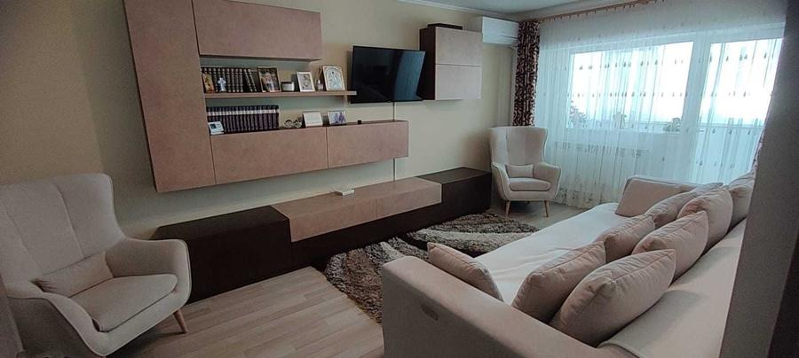 Apartament cu 3 camere decomandat în Tomești