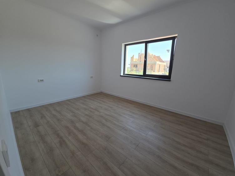 Casă cu 3 camere cu Teren 375 Mp în Berceni
