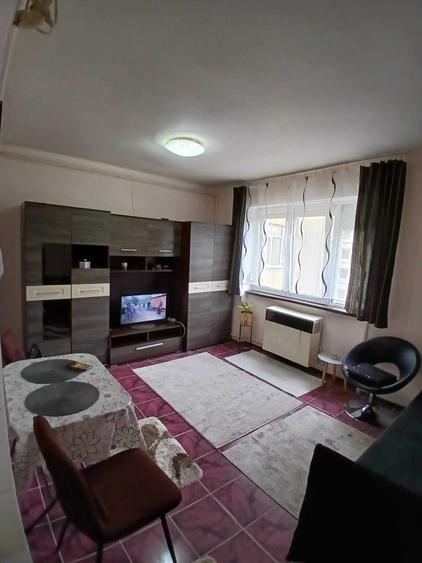 Garsonieră decomandată în Central