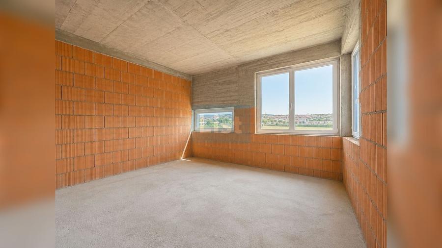 Casă cu 4 camere cu Teren 600 Mp în Baciu