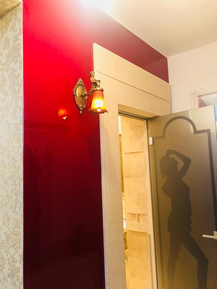 Apartament cu 3 camere semidecomandat, mobilat în Central