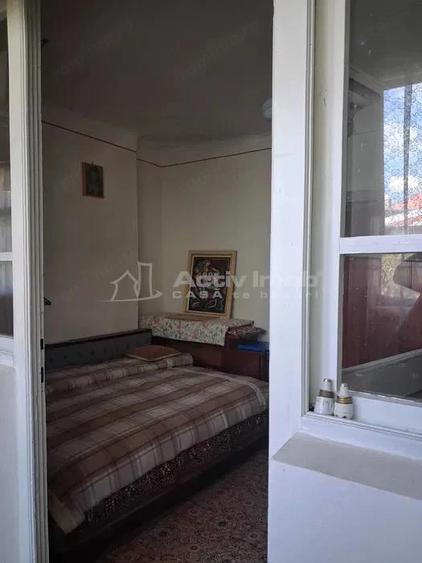 Casă cu 2 camere cu Teren 303 Mp în Central
