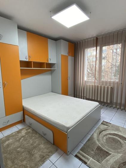 Inchiriez apartament cu 2 camere, zona Dacia - 9
