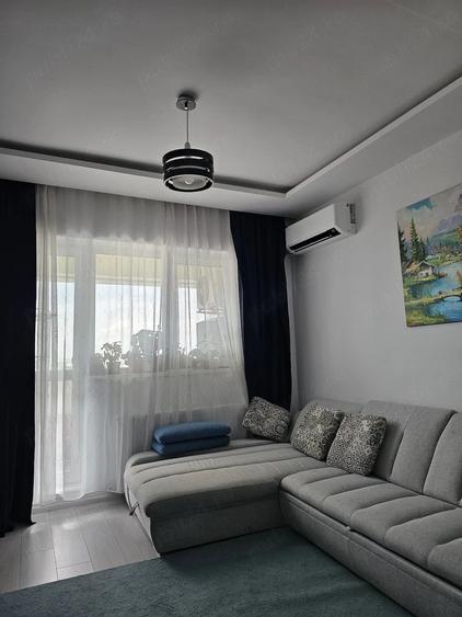 Apartament cu 3 camere decomandat în Exterior Vest