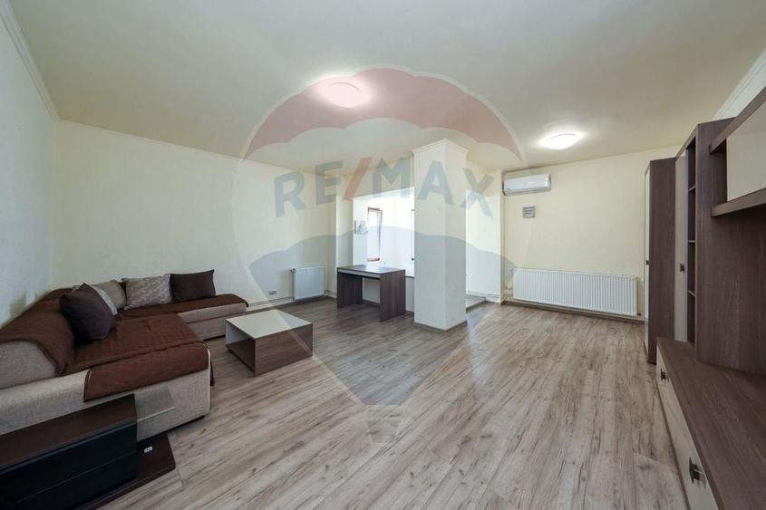 Apartament cu 4 camere decomandat, mobilat în Centrul Civic