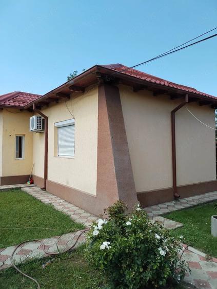 Casă cu 4 camere cu Teren 900 Mp în Coman