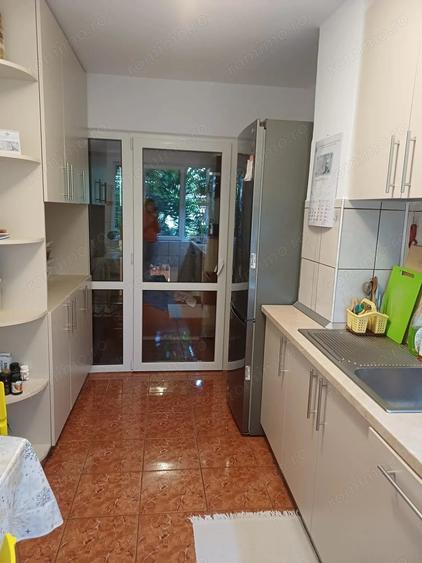 Apartament cu 4 camere semidecomandat în Gorjului