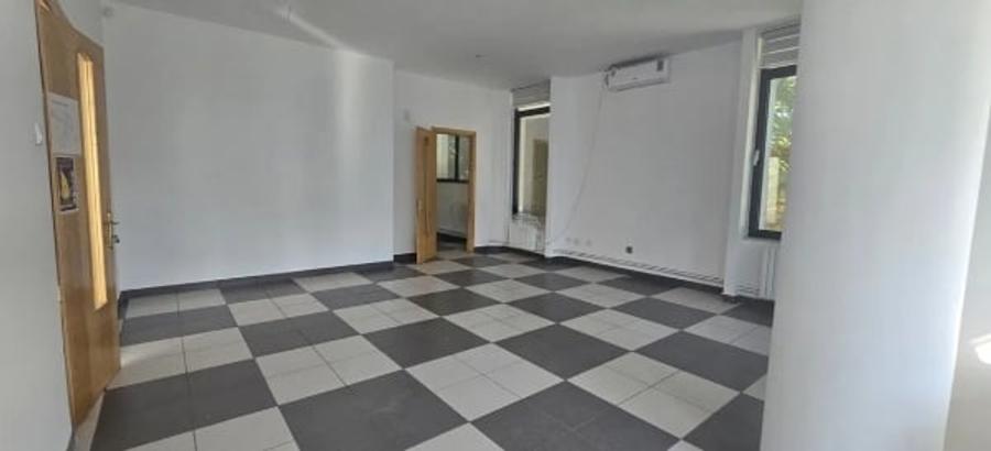 Birou, de 252 mp, în Central