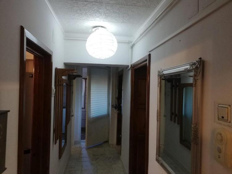 Apartament cu 3 camere decomandat în Gura Văii
