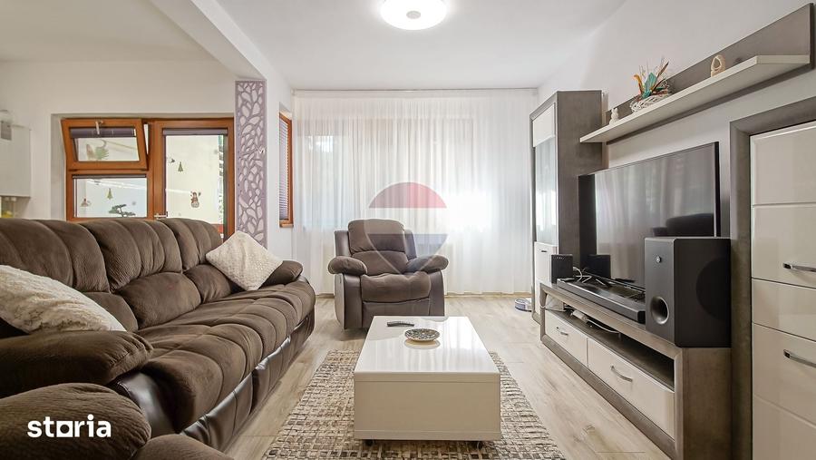 Apartament cu 4 camere decomandat în Clăbucet