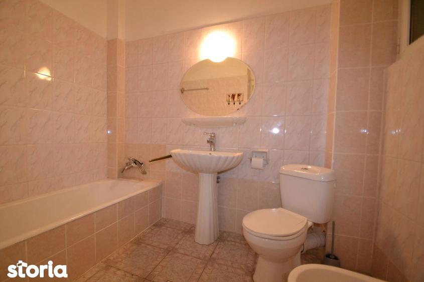 Apartament cu 3 camere în Victoriei