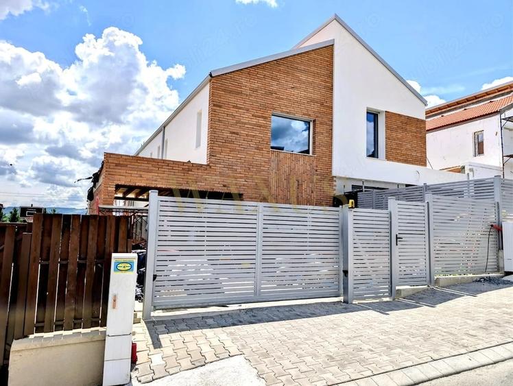 Duplex cu 4 camere cu Canalizare în Gară