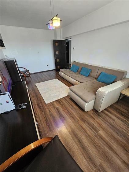 Apartament cu 3 camere decomandat în Buzaului