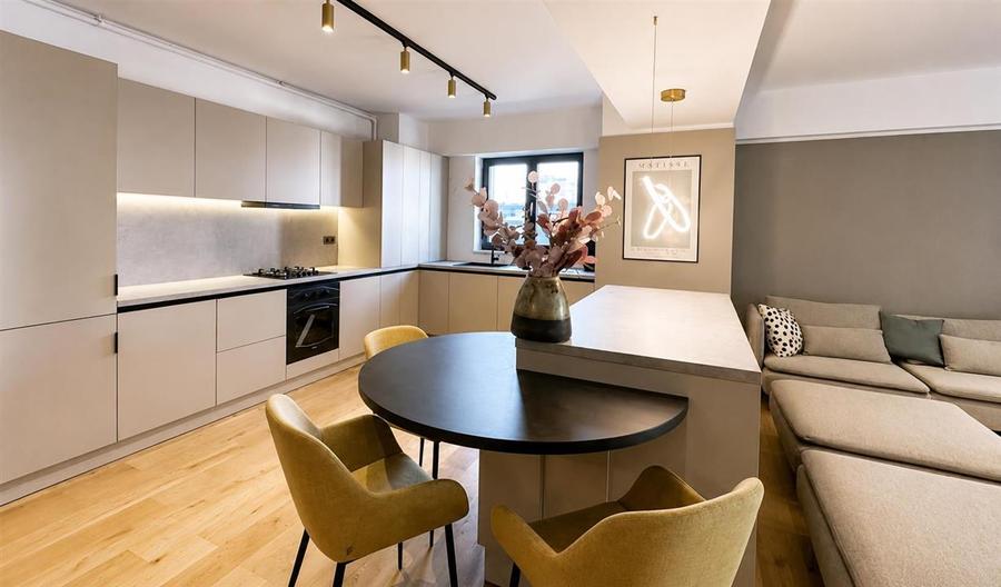 Apartament cu 3 camere decomandat în Pipera