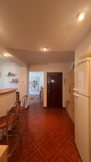 Apartament cu 3 camere decomandat, mobilat în Băneasa