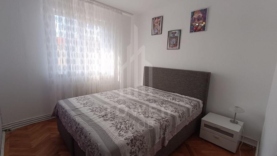 Apartament cu 3 camere semidecomandat în Central