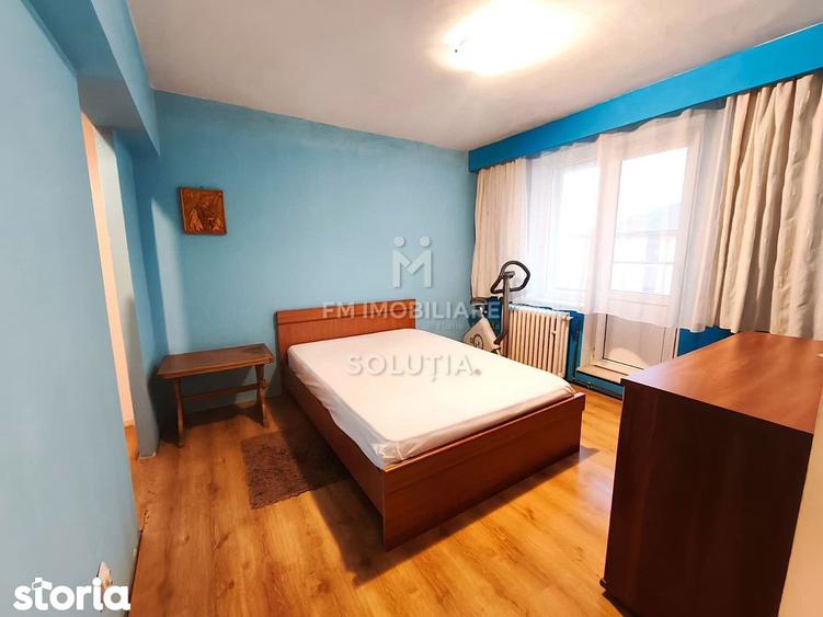 Apartament cu 5 camere decomandat în Traian