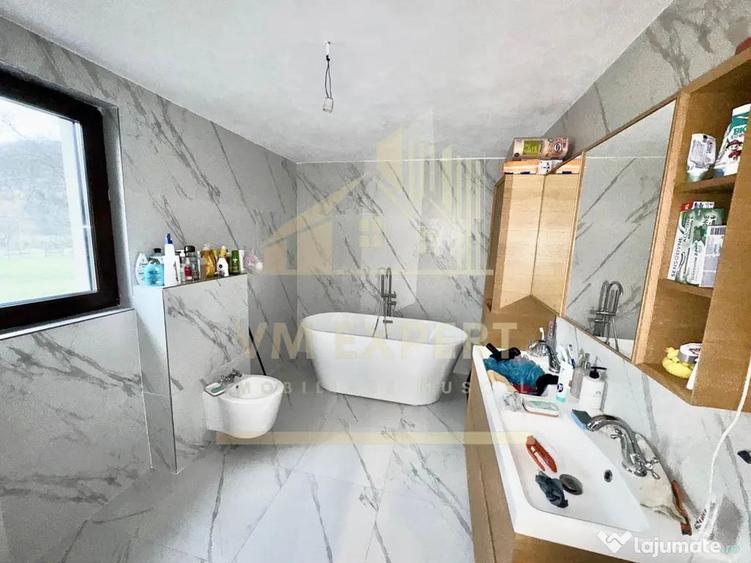Casă cu 5 camere cu Teren 1362 Mp în Dragoslavele
