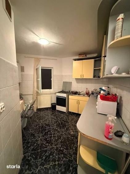 Apartament cu 3 camere semidecomandat în Baba-Dochia